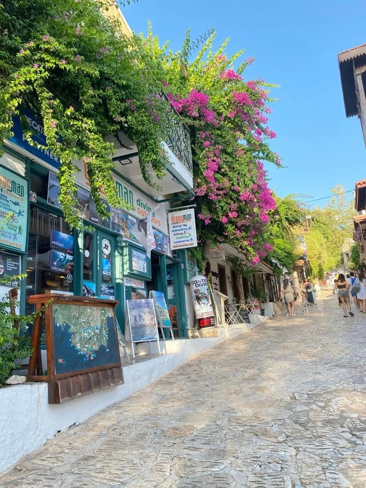 Kalkan ve Kaş’ta Alışveriş Rehberi: Yerel Pazarlar ve Hediyelik Eşyalar