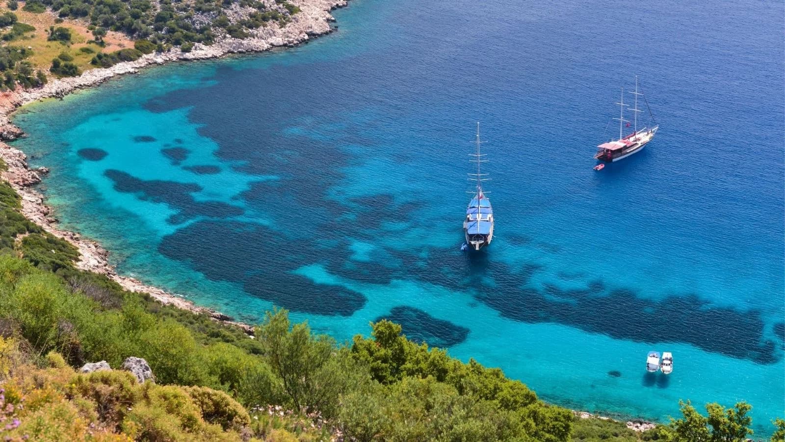 Kalkan Fırnaz Koyu Gezi Rehberi: Akvaryum Gibi Bir Deniz