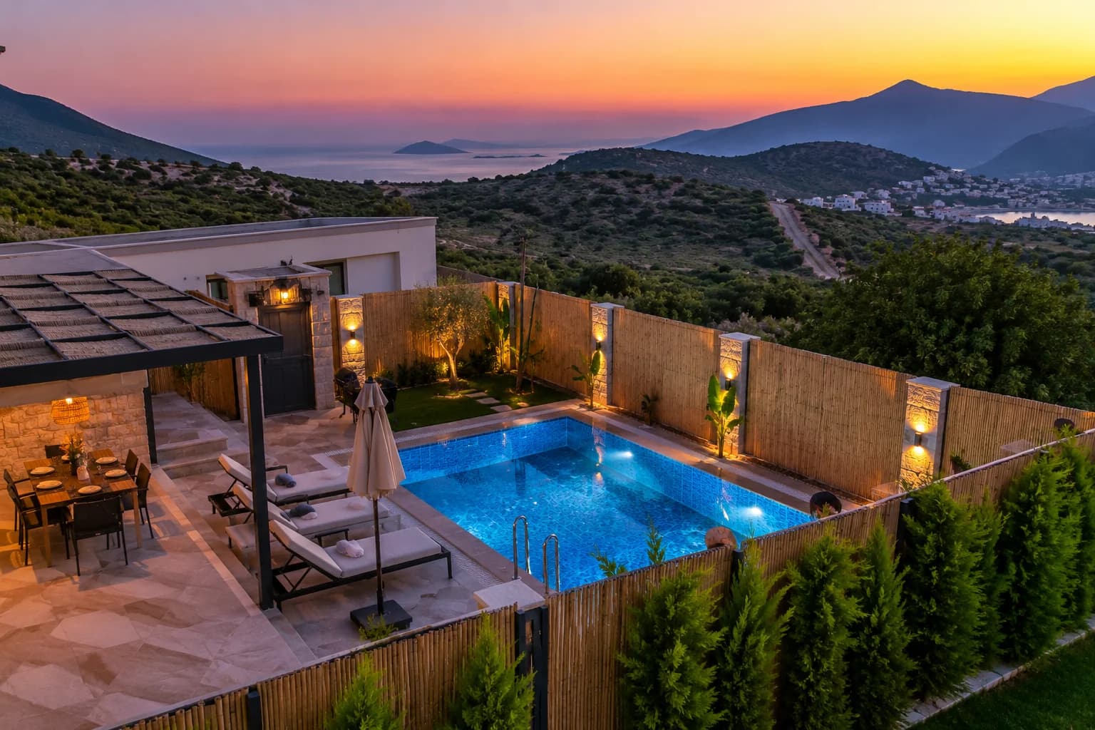 Korunaklı Havuz Gerçekten Ne Demek? Muhafazakar Villa Rehberi