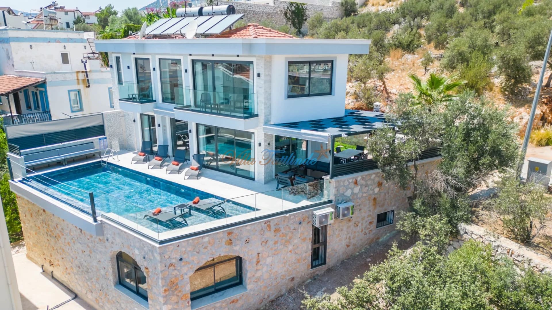 Villa Moonset